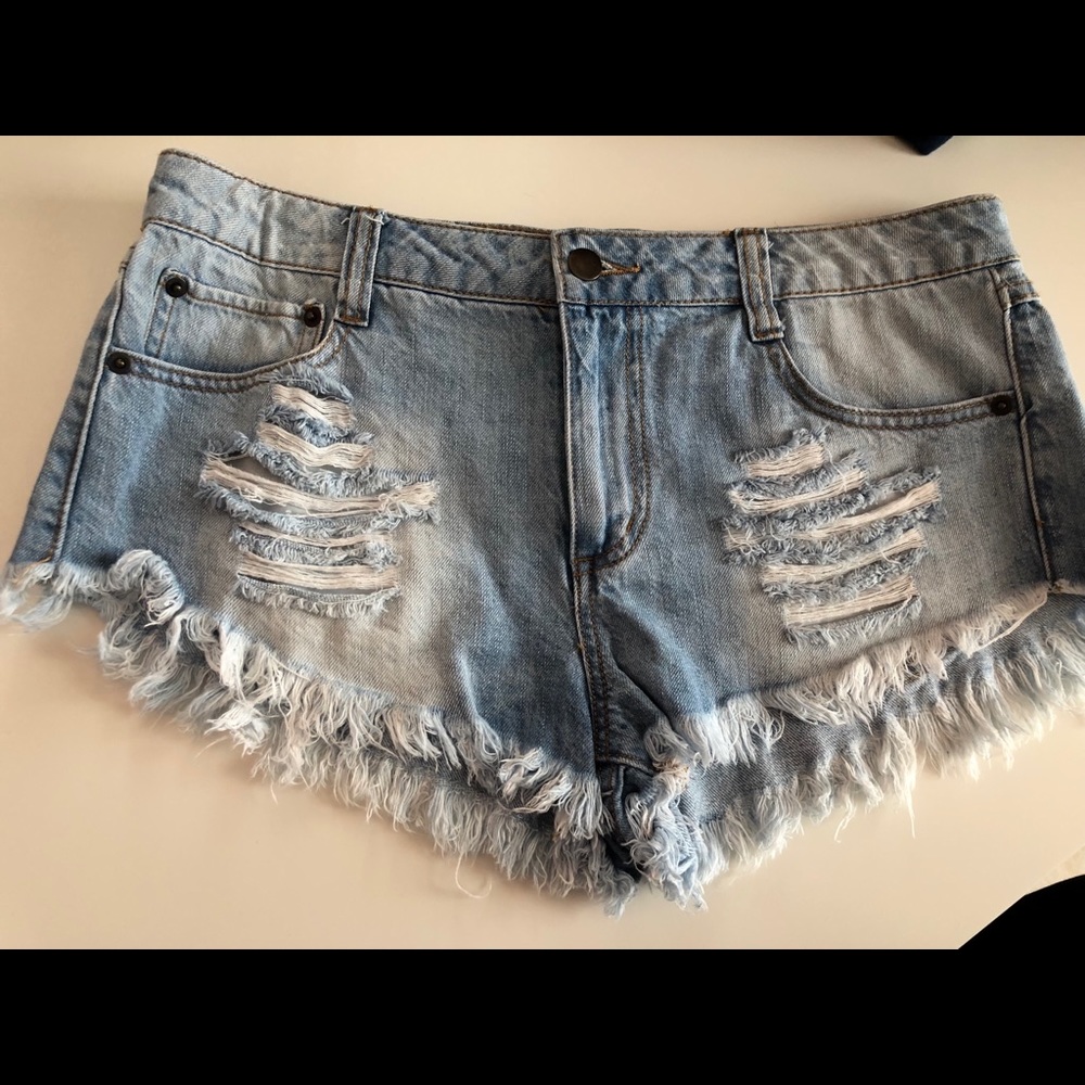Destroyed denim short